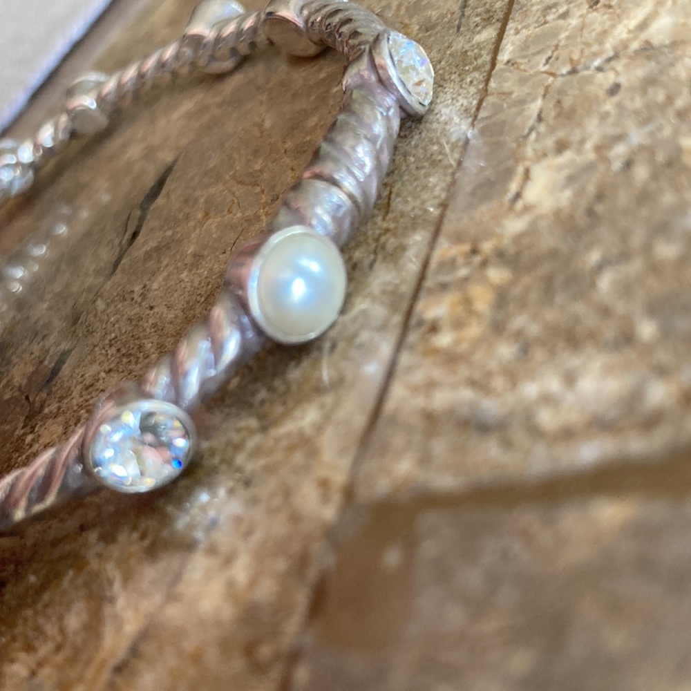 Brighton hinged pearl and rhinestone bracelet. - Picture 4 of 4